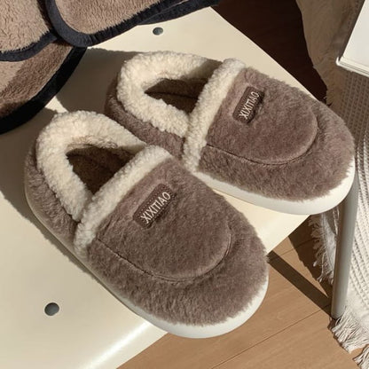 Label Applique Fluffy Slippers - Brown / 36 to 37