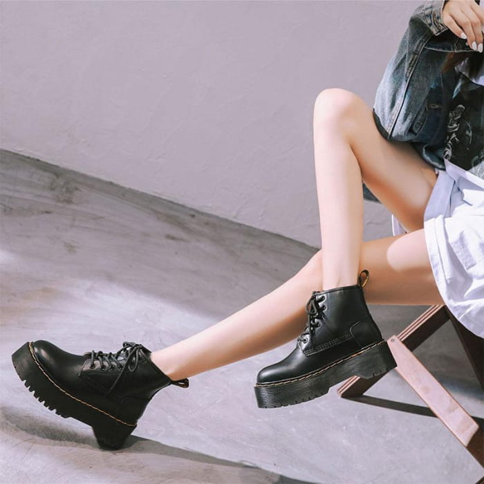 Leather Platform Lace Up Round Toe Martin Boots