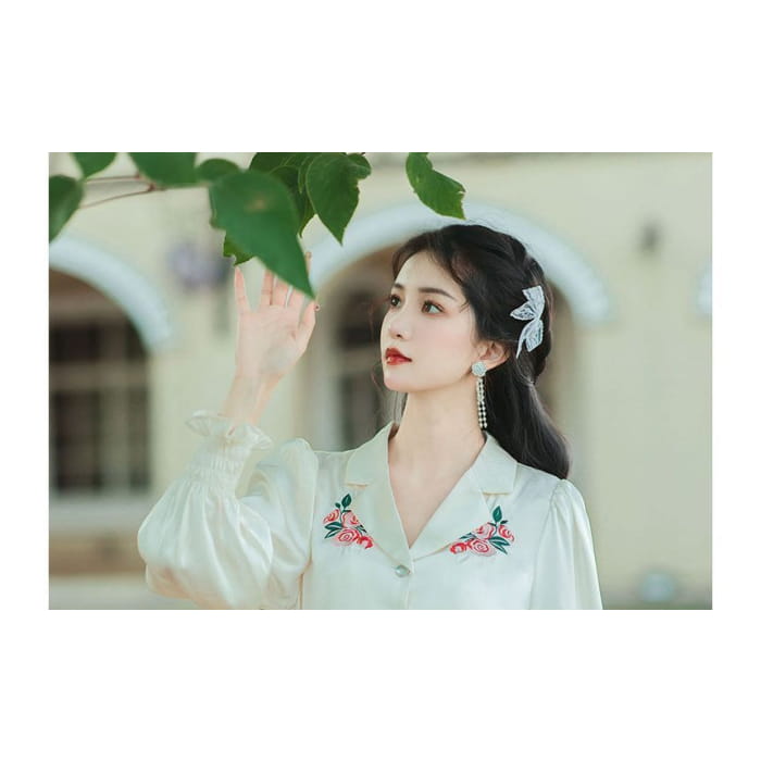 Long-Sleeve Collared Floral Embroidered Blouse / High Waist