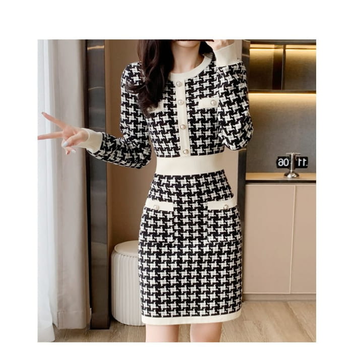 Long-Sleeve Crew Neck Patterned Knit Mini Sheath Dress