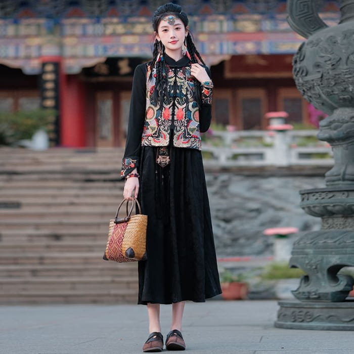 Long-Sleeve Crew Neck Plain T-Shirt / Mid Rise Hanfu Floral