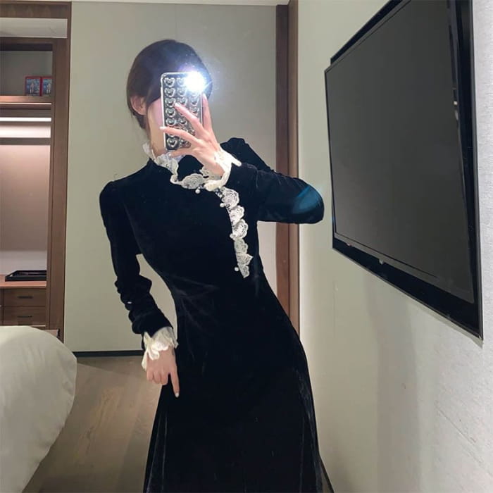 Long-Sleeve Lace Trim Velvet Midi Qipao Dress