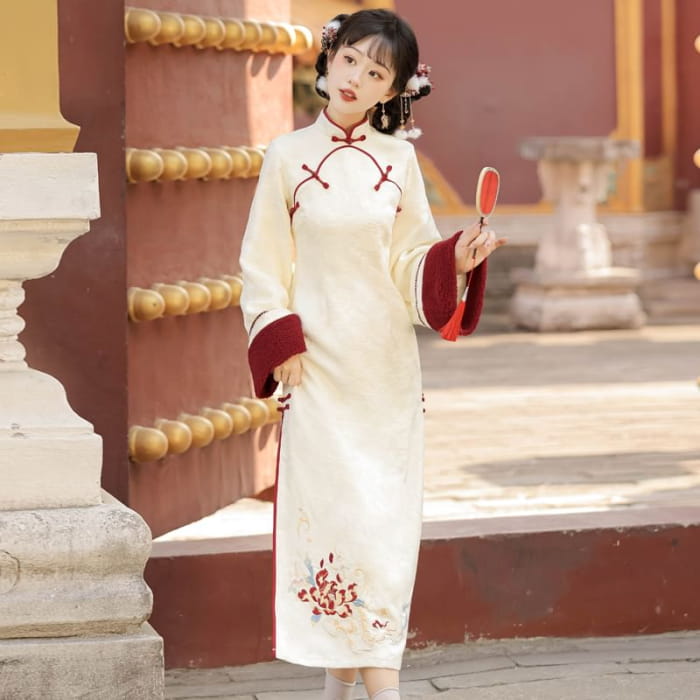 Long-Sleeve Lolita Floral Embroidered A-Line Qipao / Round