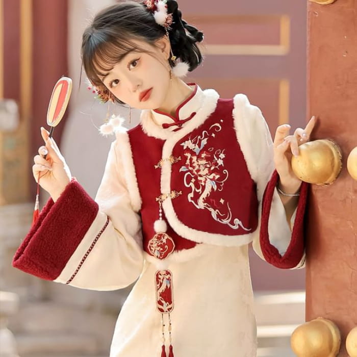 Long-Sleeve Lolita Floral Embroidered A-Line Qipao / Round