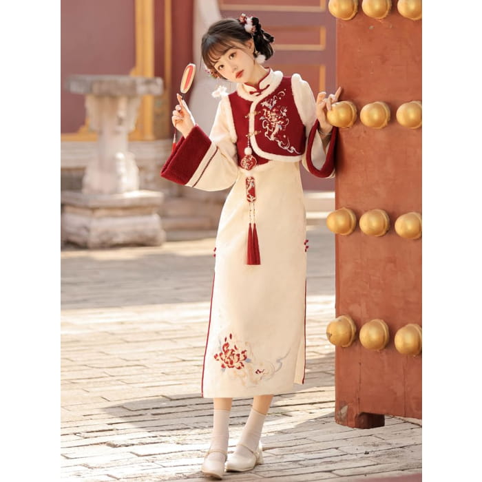 Long-Sleeve Lolita Floral Embroidered A-Line Qipao / Round