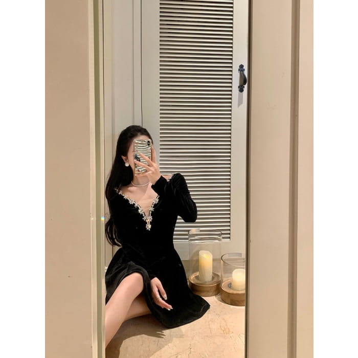 Long-Sleeve Off Shoulder Plain Rhinestone Velvet Mini