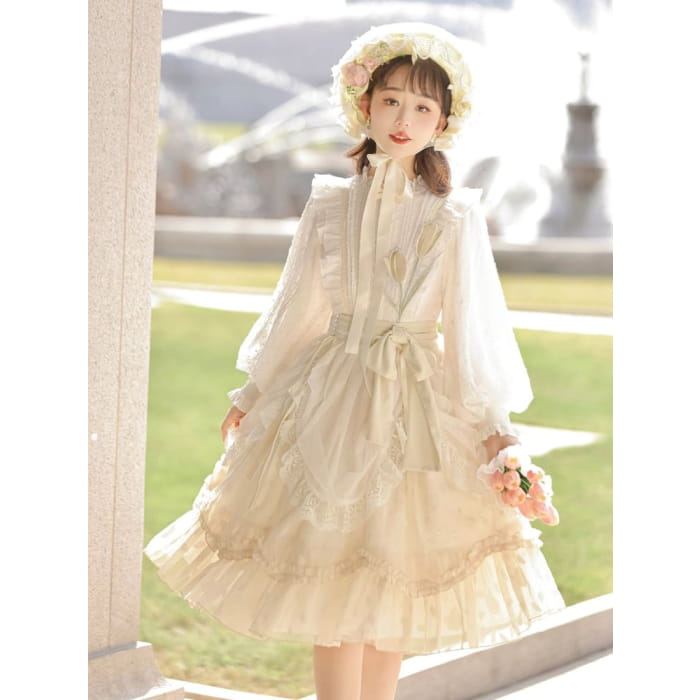 Long-Sleeve Round Neck Lolita Floral Applique Bow Ruffle