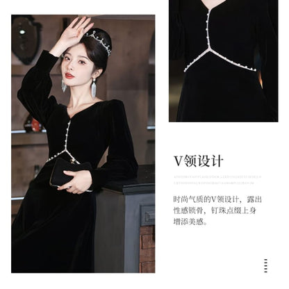 Long-Sleeve V-Neck Contrast Trim A-Line Evening Gown