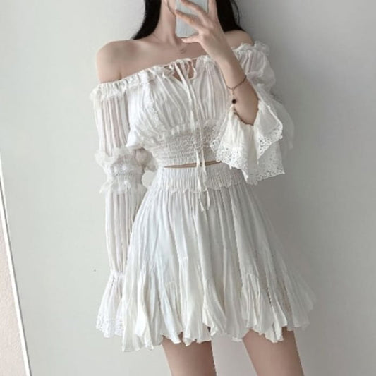 Off-Shoulder Plain Lace Trim Cropped Blouse / High Rise