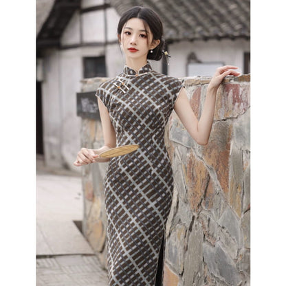 Patterned Beige Short Sleeve Long Cheongsam - Female Hanfu