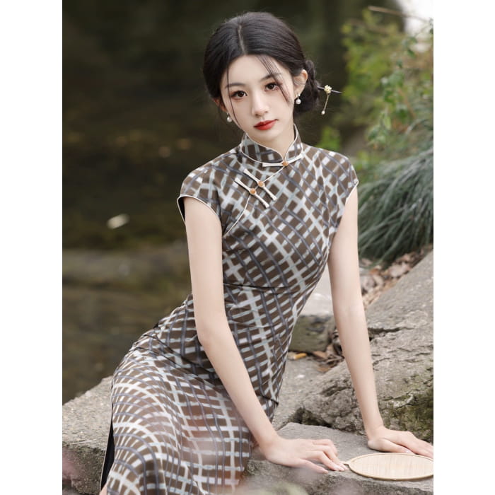 Patterned Beige Short Sleeve Long Cheongsam - Female Hanfu