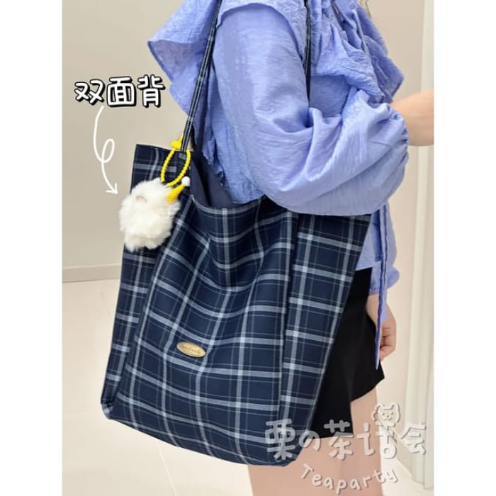 Plaid Tote Bag / Charm / Set - With Ball - Navy Blue