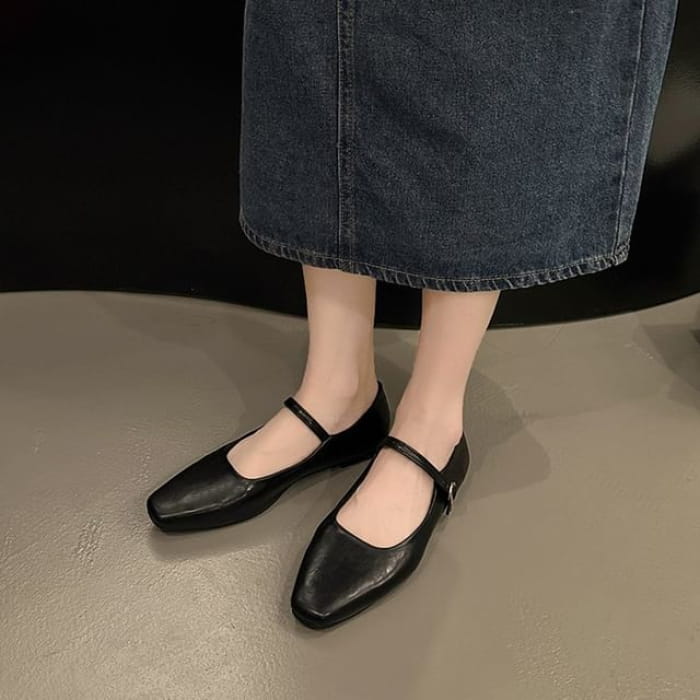 Plain Buckled Faux Leather Mary Jane Flats - Black / 35