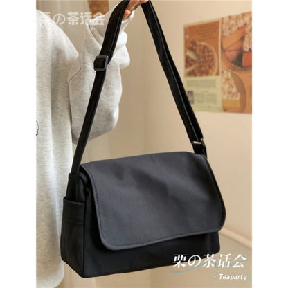 Plain Polyester Messenger Bag - Without Charm - Black