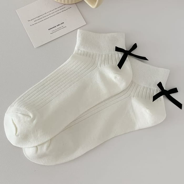 Plain Ribbed Bow Socks - Short Edition - Black - White / 35