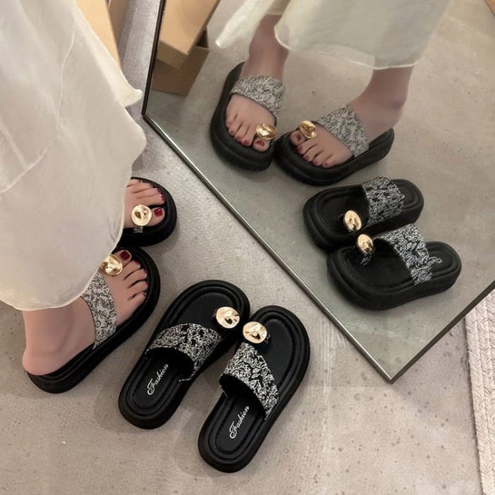 Platform Floral Print Metal Accent Toe Loop Slide Sandals