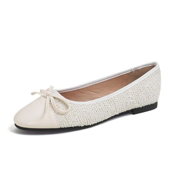 Pointed Cap Toe Bow Flats - White / 33