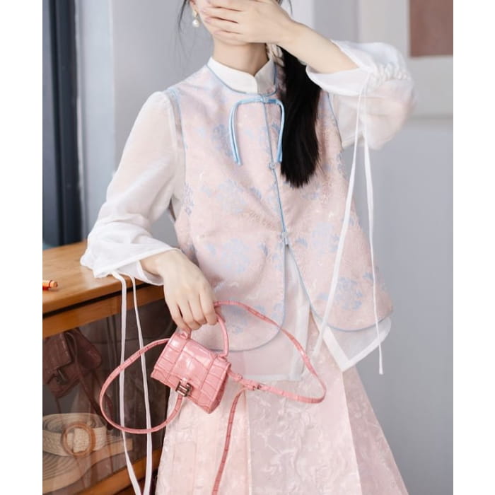 Puff-Sleeve Plain Blouse / Frog Buttoned Hanfu Vest / High