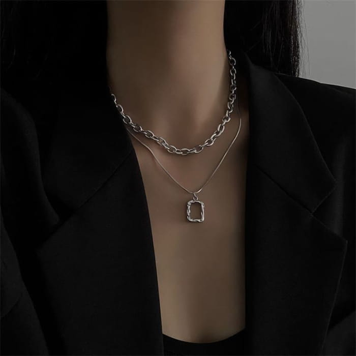 Rectangle Pendant Layered Alloy Choker