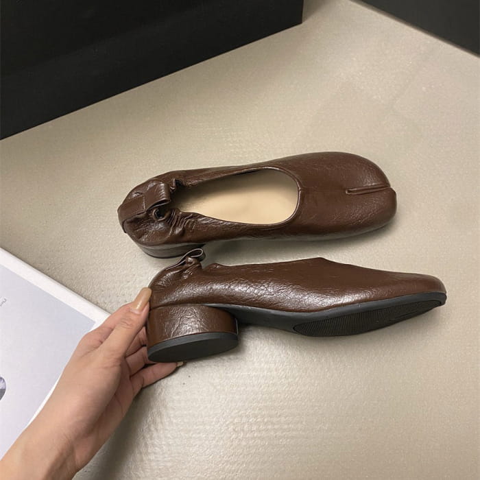 Relaxed Distinctive Split Toe Tabi Ballet Flats - Shoes