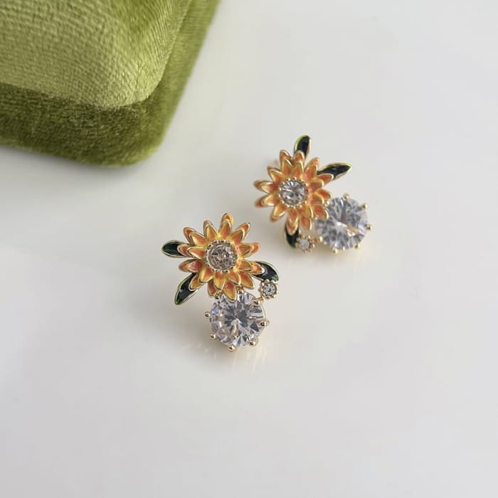 Rhinestone Enamel Flower Stud Earring