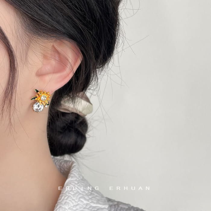 Rhinestone Enamel Flower Stud Earring