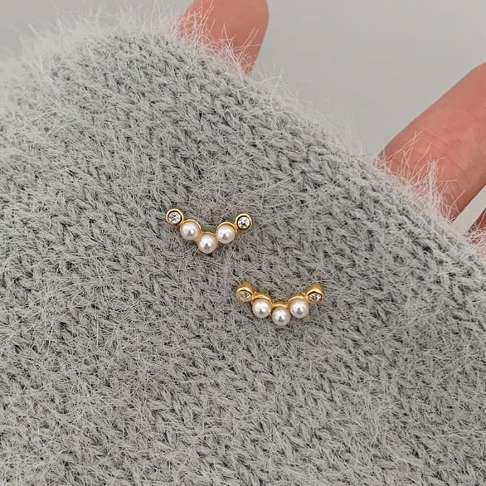 Rhinestone Faux Pearl Ear Stud