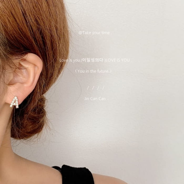 Rhinestone Lettering Ear Stud