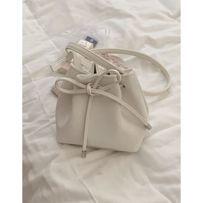 Ribbon Plain Bucket Bag - Off-White / One Size