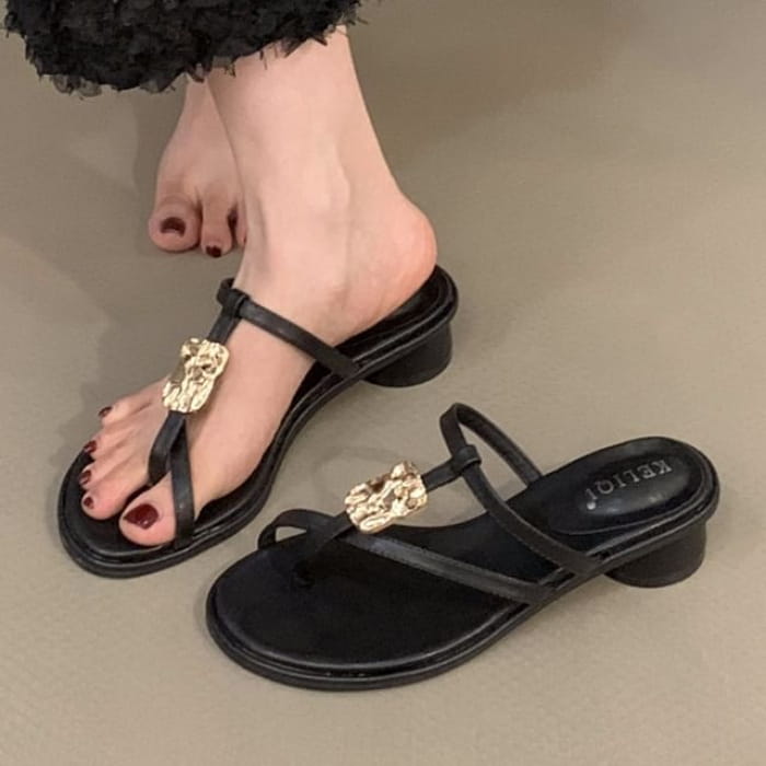 Round Heel Thong Sandals