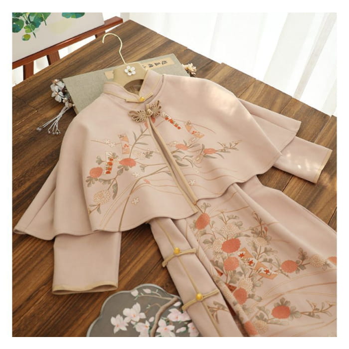 Set: 3/4-Sleeve Floral Midi Qipao + Capelet