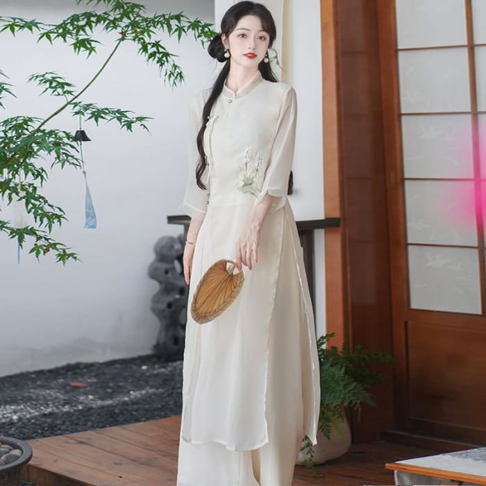 Set: 3/4-Sleeve Flower Embroidered Midi Hanfu Dress + Plain