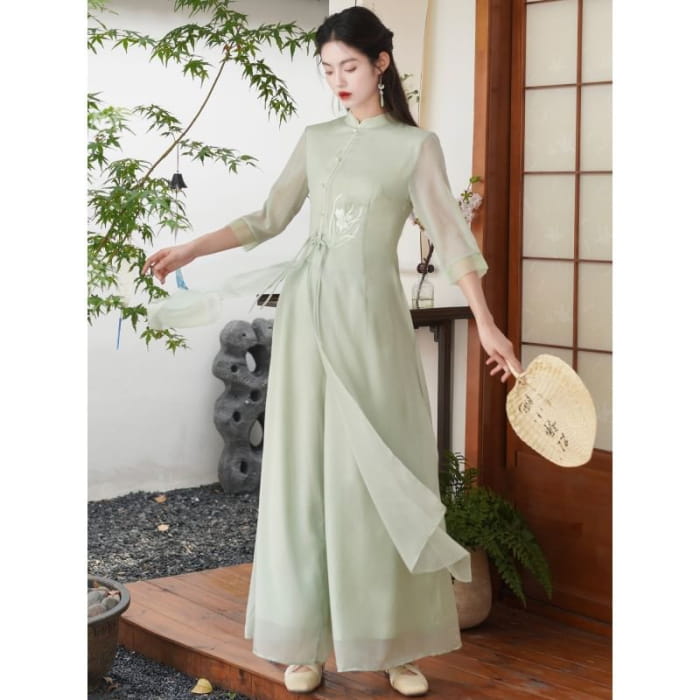 Set: Elbow-Sleeve Flower Embroidered Hanfu Blouse + High