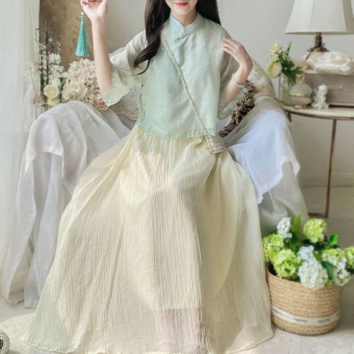 Set: Elbow-Sleeve Plaid Hanfu Blouse + High Waist Plain