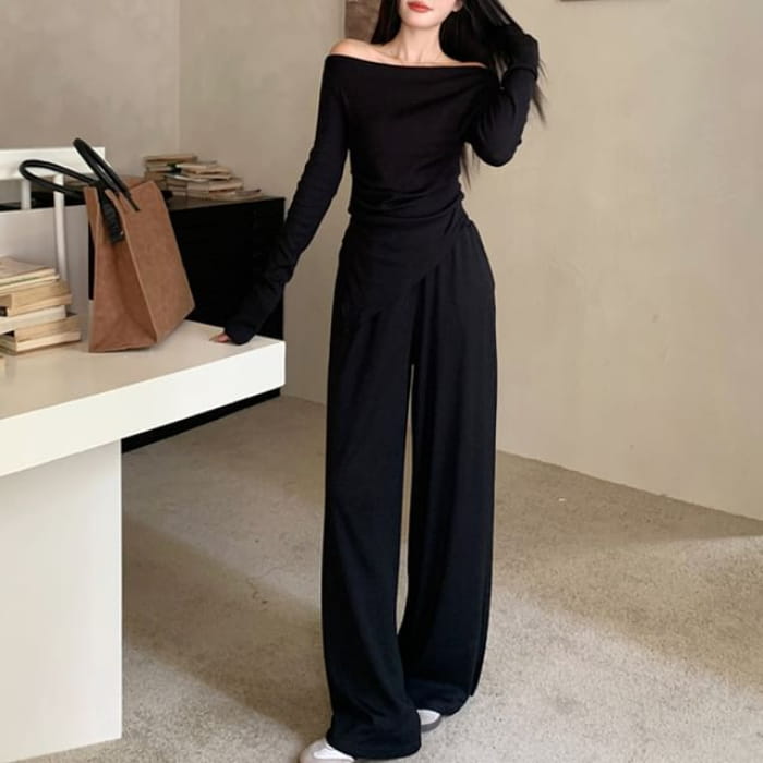 Set: Long-Sleeve Off Shoulder Plain Ruched Slit Tee + Mid