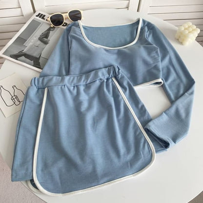 Set: Long-Sleeve Scoop Neck Contrast Trim Crop T-Shirt