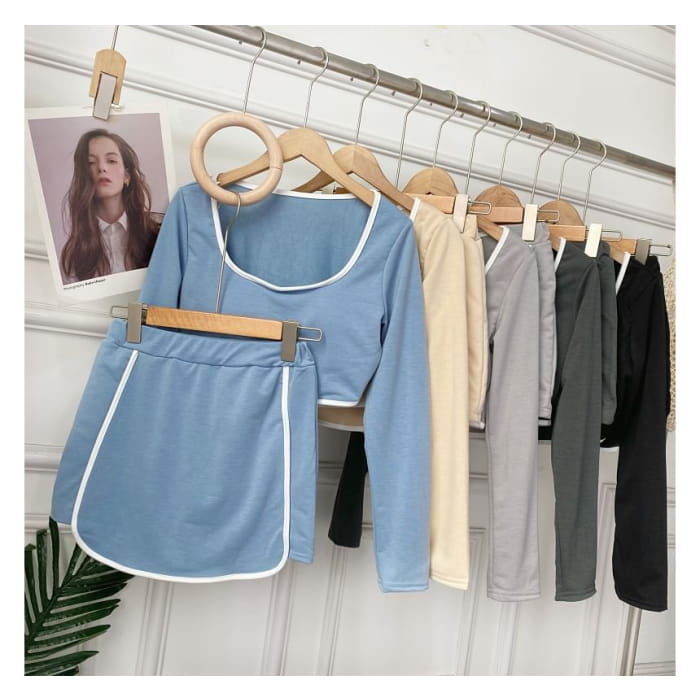 Set: Long-Sleeve Scoop Neck Contrast Trim Crop T-Shirt