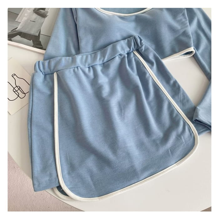 Set: Long-Sleeve Scoop Neck Contrast Trim Crop T-Shirt