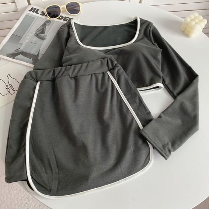 Set: Long-Sleeve Scoop Neck Contrast Trim Crop T-Shirt