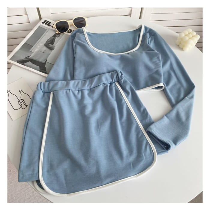 Set: Long-Sleeve Scoop Neck Contrast Trim Crop T-Shirt