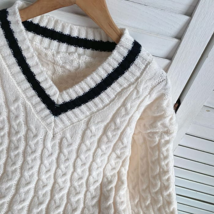 Set: V-Neck Contrast Trim Cable Knit Sweater + High Waist