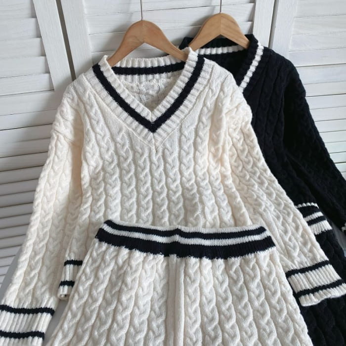 Set: V-Neck Contrast Trim Cable Knit Sweater + High Waist