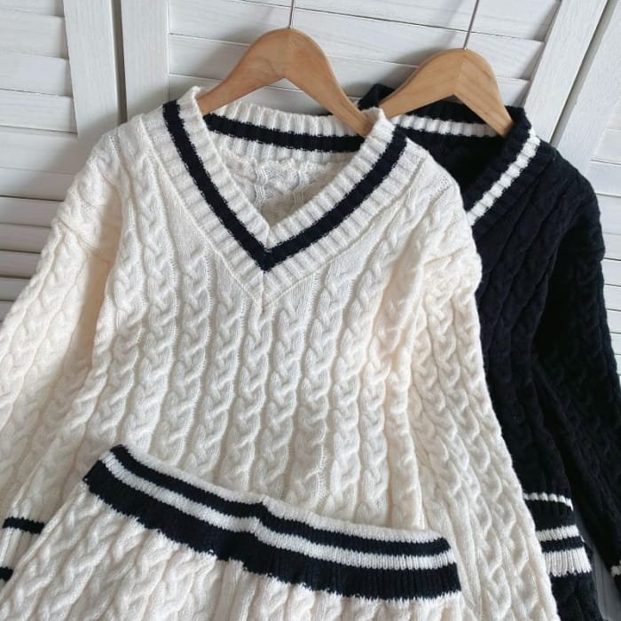 Set: V-Neck Contrast Trim Cable Knit Sweater + High Waist