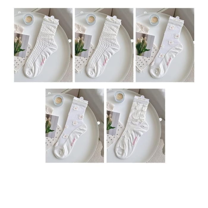 Sheer Socks Set - 5 Pair - 2 Wavy & Flower Circle - White