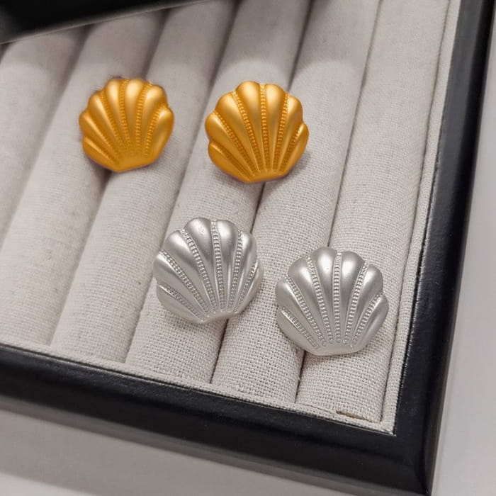 Shell Stud Earring