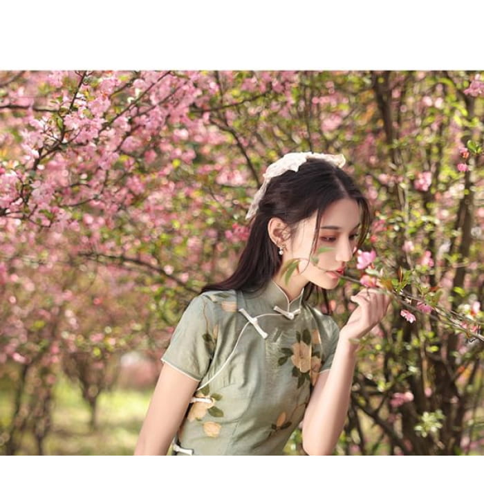 Short-Sleeve Band Collar Floral Midi Qipao - Clothing