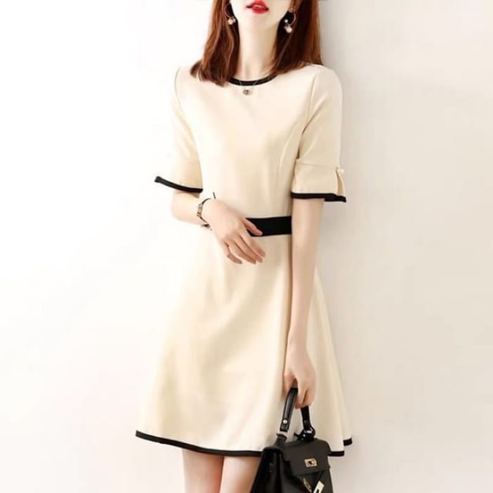 Short-Sleeve Crew Neck Contrast Trim Mini A-Line Dress