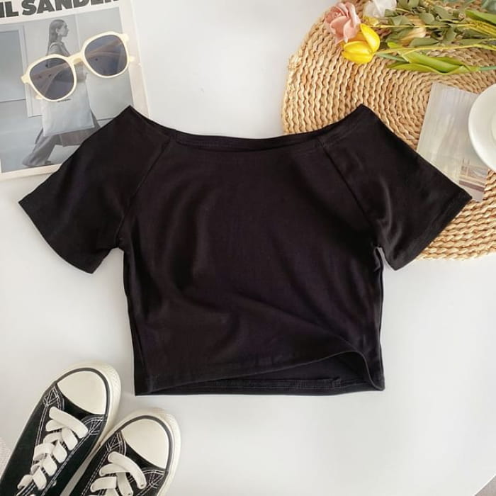 Short-Sleeve Off Shoulder Plain T-Shirt - Black / One Size