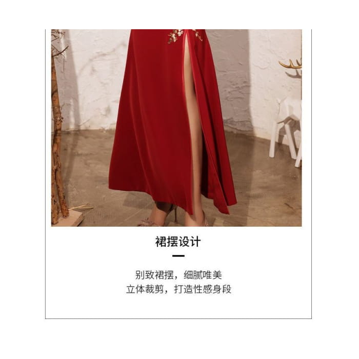 Short-Sleeve Side-Slit Qipao / Flower Embroidered A-Line