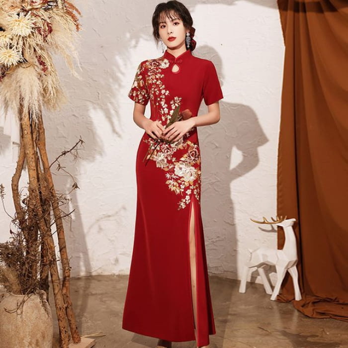 Short-Sleeve Side-Slit Qipao / Flower Embroidered A-Line